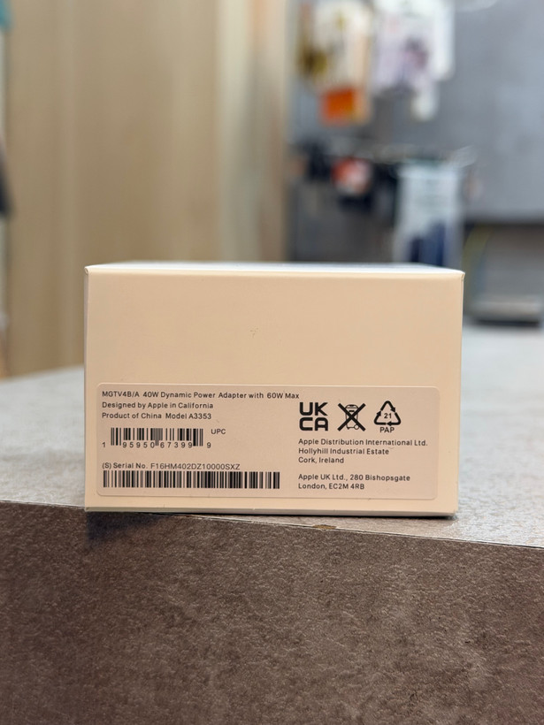 شارژر اپل 40 وات دو پین اصل{مناسب ایفون 17-17 پرو -پرومکس}اصلی گارانتی شرکتی یک سال