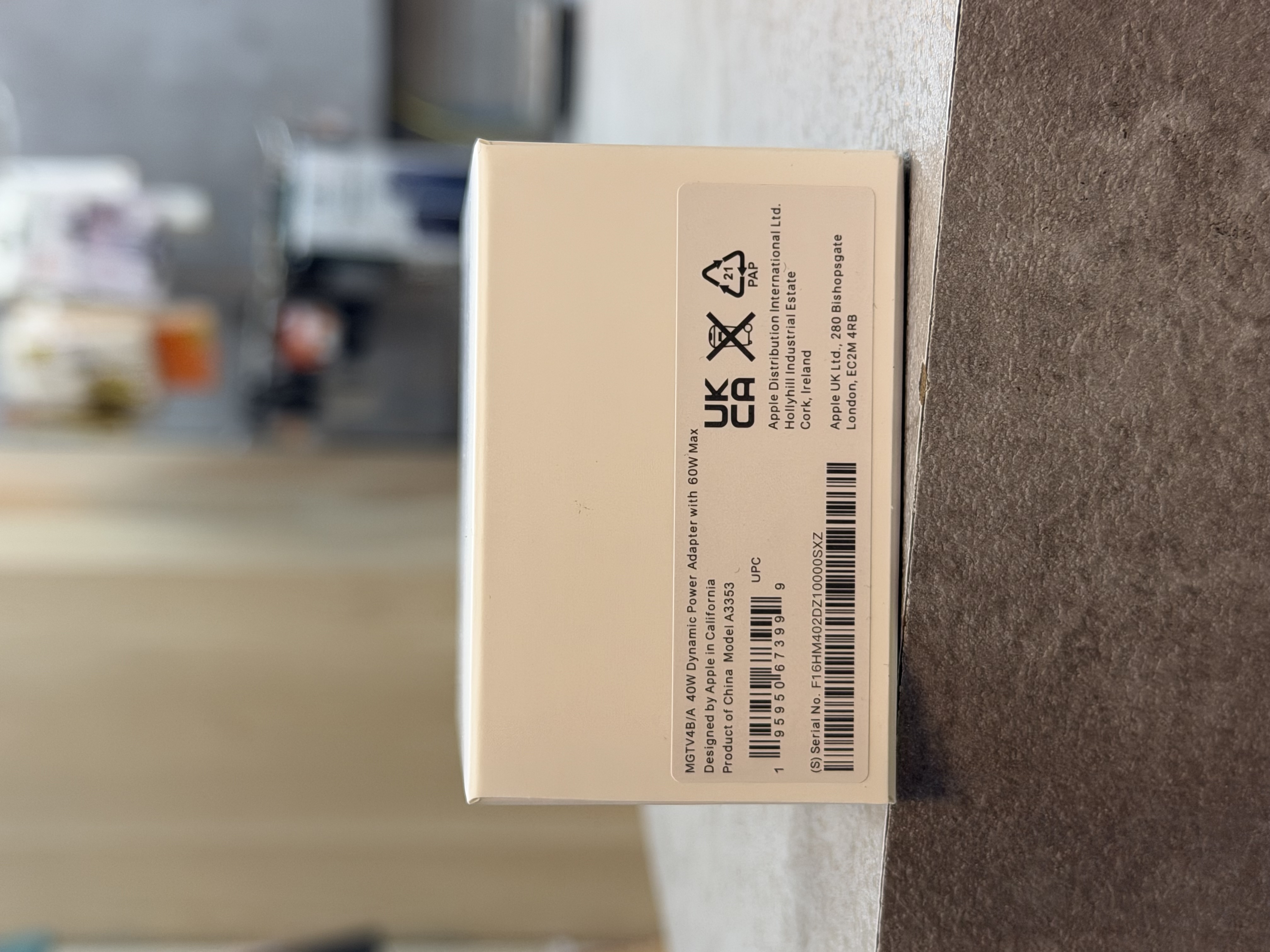 شارژر اپل 40 وات دو پین اصل{مناسب ایفون 17-17 پرو -پرومکس}اصلی گارانتی شرکتی یک سال