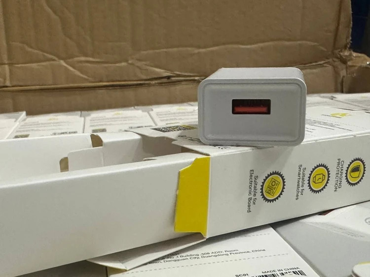 آداپتور اصلی مخصوص ساعت -ایرپاد-هدفون-کارتخوان دستگاه های آمپر پایین} شارژر یک آمپر Sasathree(مخصوص ساعت و ایرپاد) اورجینال یک سال گارانتی